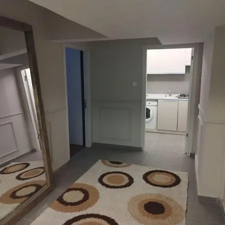 Appartamento Large And Centrally Located Flat Smirne
