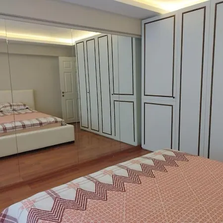 Large And Centrally Located Flat *